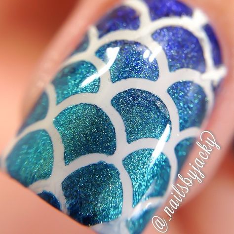 “Gorgeous mermaid nail by @_nailsbyjacky using scale stencil from whatsupnails.com (link in bio). Shipping worldwide” Mermaid Nail, Unghie Nail Art, Nail Vinyls, Nail Stencils, Nail Effects, Mermaid Nails, Disney Nails, Nail Patterns, Beach Nails