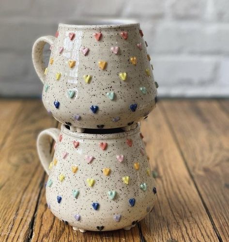 Clay Mug Designs, Quirky Ceramics, Diy Pottery Painting, Beginner Pottery, Cerámica Ideas, Keramik Design, Wheel Thrown Pottery, Pottery Crafts, Diy Pottery