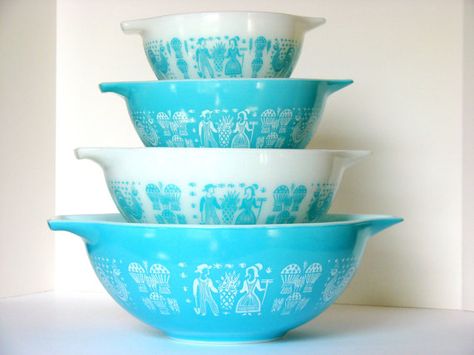 Vintage Pyrex Butterprint Turquoise and White by sassboxclassics Farm Couple, Pyrex Butterprint, Pyrex Set, Amish Farm, Chip Bowl, Baking Bowl, Pyrex Mixing Bowls, White Kitchen Decor, Big Chill