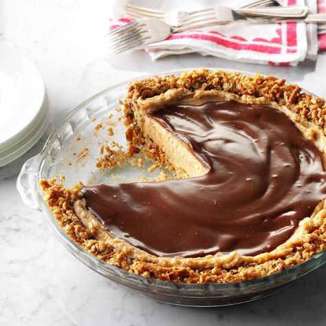 My crispy, salty pretzel crust just begs for a creamy no-bake peanut butter filling and a layer of chocolate ganache. — Gina Nistico, Taste of Home Food Editor Peanut Butter Pretzel Pie, Easy Peanut Butter Pie, Pretzel Pie, Silk Pie Recipe, Favorite Pie Recipes, Peanut Butter Pretzel, Pudding Pies, Easy Pie Recipes, Cream Pie Recipes