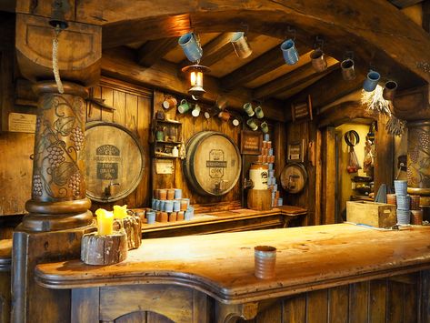 Taverna Medieval, Pub Interior Design, Dnd Room, Pub Interior, Hobbit House, Green Dragon, 판타지 아트, The Hobbit, Game Room