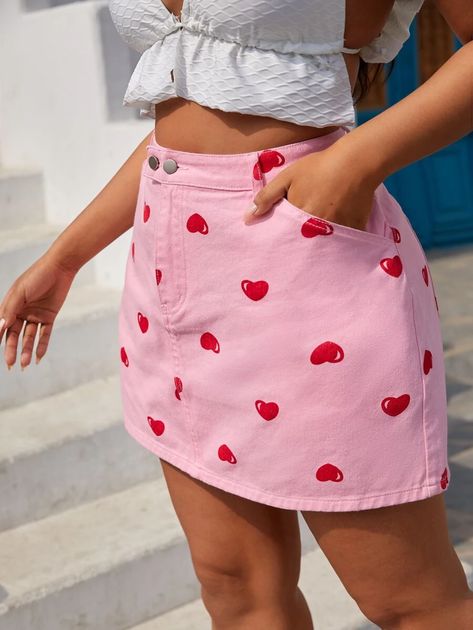 Lovecore Fashion, Barbiecore Aesthetic, Pink Denim Skirt, Euphoria Fashion, Heart Print Dress, Skater Girl Outfits, Plus Size Denim, Print Denim, Denim Skirts