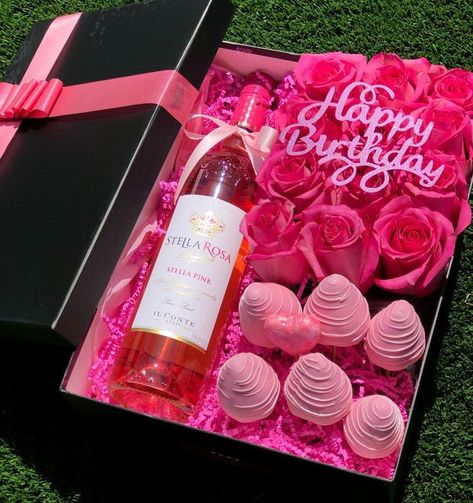 Wine Box With Strawberries, Wine Treat Box Ideas, Flower And Wine Gift, Wine Gift Ideas Diy, Wine And Flowers Gift Boxes, Wine Box Ideas Gift, Wine Bouquet Gift, Wine Flower Bouquet, Wine Boxes Ideas Projects