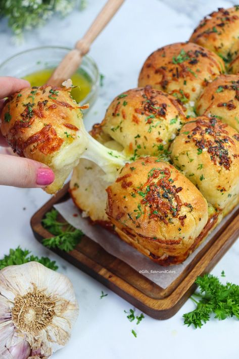 Cheesy Pull Apart Garlic Bread, Cheese Bread Balls, Pull Apart Cheese Bread, Bread Balls, Soft White Bread, Cheese Pull Apart, Pull Apart Garlic Bread, Sandwich Loaf, Simple Sandwiches