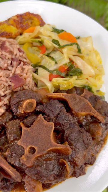 Oxtails And Cabbage, Oxtail Fried Rice With Jerk Shrimp, Oxtail And Cabbage, Side Dishes For Oxtails, Oxtails And Rice, Jamaican Cabbage, Soul Recipes, Jamaican Oxtail, Braised Oxtail