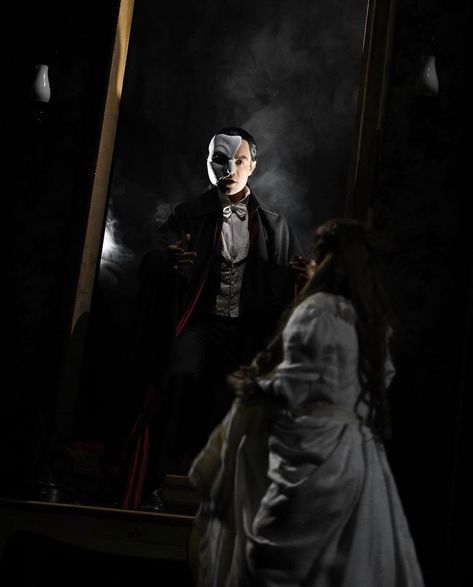 Christine And The Phantom, Phantom Aesthetic, African Actors, Phantom Of The Opera Musical, Phantom Musical, Phantom Of Opera, Vampire Core, Comic Wallpaper, Vera Lynn