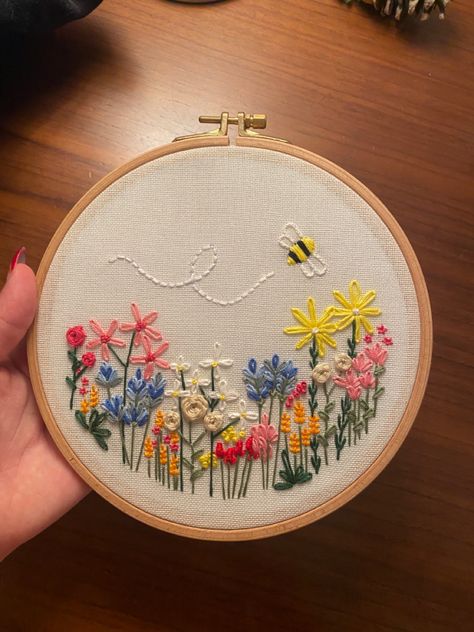 Flower And Bee Embroidery, Bees Embroidery Pattern, Embroidery Hoop Art Flowers, Embroidered Bumble Bee, Embroidery Bees And Flowers, Embroidery Bugs, Honey Bee Embroidery, Bees Embroidery, Bumble Bee Embroidery