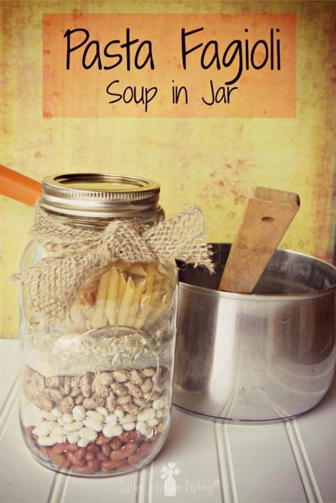 Looking for a fun gift idea of a great dry soup in a jar to keep in your pantry? This yummy homemade Pasta Fagioli Soup Mix is a great filling (and tasty!) recipe to create! #pastafagioli #drysoupmix #soupmixrecipe Homemade Soup Mix, Mason Jar Gifts Recipes, Mason Jar Soup, Mason Jar Mixes, Pasta Fagioli Soup, Dry Soup Mix, Homemade Dry Mixes, Fagioli Soup, Soup In A Jar