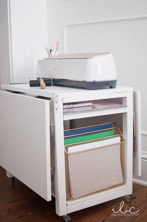 Cricut Workstation Ideas, Cricut Cart Organization, Cricut Shelf Ideas, Cricut Table Ideas Work Stations, Cricut Storage Cart, Cricut Cart Ideas, Crafting Table Ideas, Cricut Work Station, Cricut Table Ideas