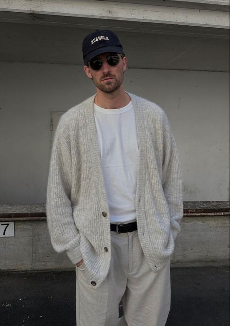 Styling A Cardigan, Minimalstyle Outfit, Menswear Aesthetic, Minimal Fits, Fashion Style Inspiration, Streetwear Inspiration, Street Outfits, European Aesthetic, Wardrobe Makeover