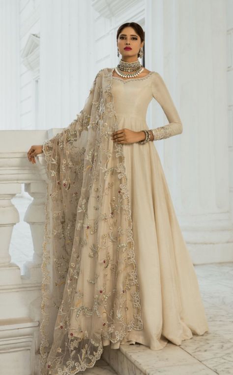 Modern Nikkah Dress, Floor Touch Dress Indian, Beige Pakistani Outfit, White And Gold Pakistani Dress, Wedding Dresses For Siders Women Indian, Desi Formal Dresses, Pakistani Baraat Dresses, Wedding Ideas Desi, White Long Dress For Eid