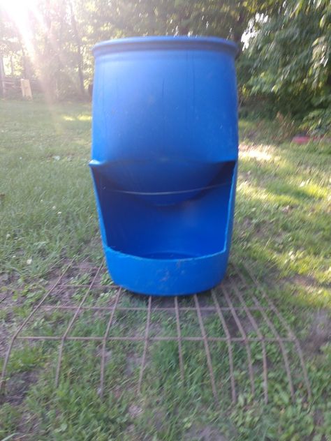 I made a pig feeder with a 55 gallon barrel, and attached it to a piece of wire panel. Diy Pig Water Trough, Mobile Pig Pen, Diy Pig Trough, Diy Hog Feeder, Pig Feeders Diy Ideas, Diy Pig Feeder, Automatic Pig Feeder, Hog Feeder, Pig Pens