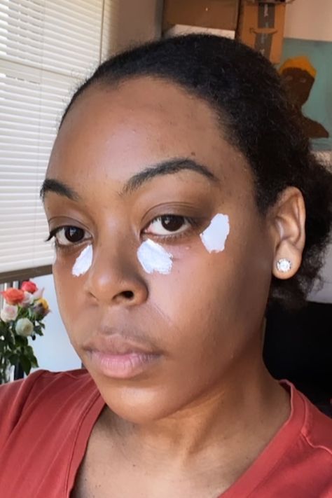 White Concealer Makeup Looks, White Concealer Hack, Concealer Creasing, White Undereye, Bright Under Eye Makeup Concealer, Silicone Based Concealer, White Concealer, Dark Undereyes, Using Concealer