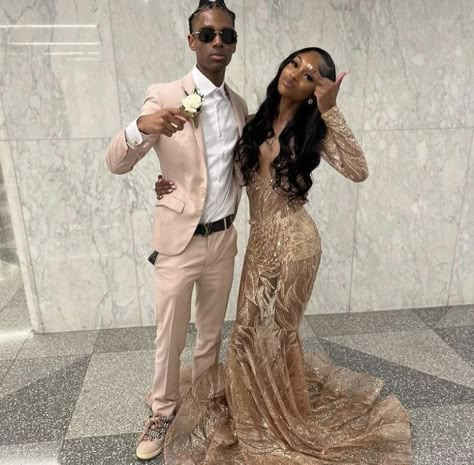 Black And Brown Prom Couple, Gold Prom Dress Black Couple, White And Gold Prom Dress Couples, Brown Prom Dress Black Couple, Gold Homecoming Couple, Rose Gold Prom Couple, Prom Inspo Pictures Couples, Champagne Prom Dress Couple, Tan Prom Suits