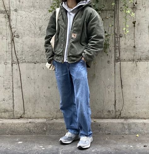 Lesbian Outfits Carhartt, Green Carhartt Jacket Outfit, Carhartt Detroit Jacket Outfit Men, Baggy Levis Outfit, Green Jacket Outfit Men, Work Jacket Outfit Men, Vintage Carhartt Jacket Outfit, Hooper Outfit, Carhartt Jacket Outfit Men