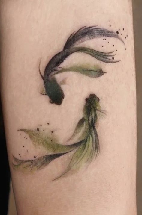 Betta Tattoo, Koi Fish Tattoo Design, Betta Fish Tattoo, Small Fish Tattoos, Koi Fish Tattoos, Fish Tattoo Design, Skin Paint, Mommy Tattoos, Hip Tattoos Women