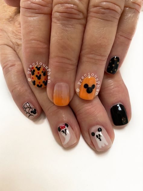 Disney Halloween Nails Design Simple, Fall Disney Nails Simple, Disney Mickey Halloween Nails, Disney October Nails, Disney Paris Nails, Simple Halloween Disney Nails, Minnie Halloween Nails, Mickey Fall Nails, Disney Fall Nails Design