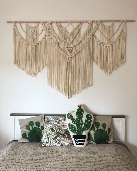 Diy Wall Hanging Yarn, Diy Macrame Plant Hanger, Macrame Wall Hanging Patterns, Pinterest Diy Crafts, Pinterest Diy, Ecru Color, Wall Hanging Diy, Boho Macrame, Macrame Art