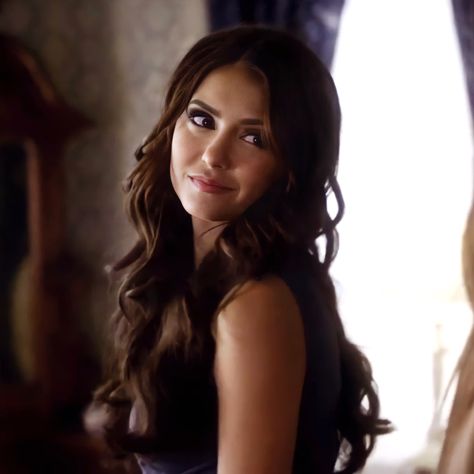 #tvd #nina #katherine Katerina Petrova, The Vampire Diaries 3, Katherine Pierce, Klaus Mikaelson, Mystic Falls, Elena Gilbert, Favorite Hairstyles, The Vampire Diaries, Vampire Diaries The Originals