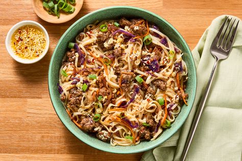 Beef Ramen Noodle Recipes, Beef Bowl Recipe, Szechuan Beef, Sauteed Cabbage, Beef Noodles, Beef Bowls, Potted Beef, Honey Soy, Noodles Recipe