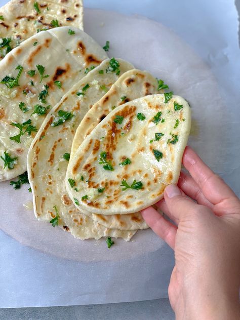 Gluten Free Yeast Free Naan Bread Gluten Free Yeast Free Pita Bread, Gluten Free Naan Bread No Yeast, Gluten Free Gyro Bread, Oat Flour Naan, Gluten Free Pita Bread Recipe Easy, Gf Pita Bread Recipe, Namaste Flour Recipes Gluten Free, Gluten Free Naan Bread Easy, Gf Naan Bread