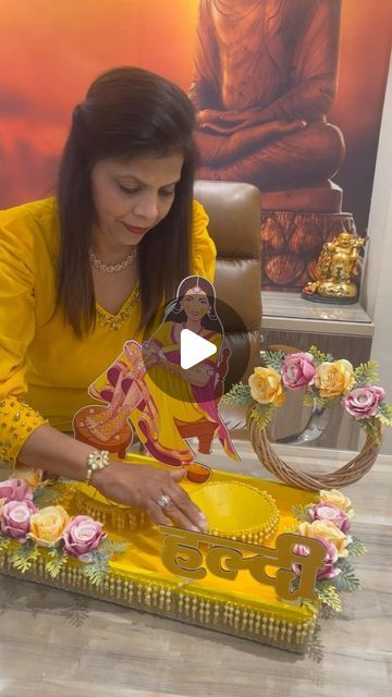 Laxmi Singla on Instagram: "DIY: Prepare yourself for upcoming Wedding season with the Beautiful Haldi Platter making at Home 🌼🌼" Decorative Plates For Indian Wedding, Plates Decoration Ideas For Wedding, Haldi Ceremony Plate Decorations, Diy Haldi Platter, Decoration For Haldi Ceremony At Home, Wedding Thali Decoration Ideas, Haldi Decorations At Home, Haldi Home Decor Ideas, Mehndi Platter Ideas