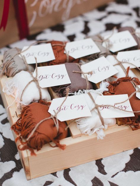 20 Fall Wedding Favor Ideas Your Guest Will Love - from theKnot.com // pinned by Marrygrams.com Fall Wedding Favors, Selamat Hari Valentine, Affordable Wedding Favours, Summer Wedding Favors, Honey Wedding Favors, Creative Wedding Favors, Inexpensive Wedding Favors, Wedding Favors And Gifts, Wedding Favor Ideas