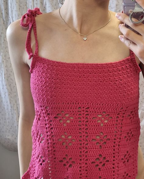 Cute Crochet Stitches For Tops, Crochet Top Spring, Summer Crochet Outfits Aesthetic, Crochet Summer Tops Aesthetic, Knit Summer Top Patterns, Summer Outfits Crochet, Pink Crochet Ideas, Crochet Spring Top, Crochet Top Patterns For Beginners