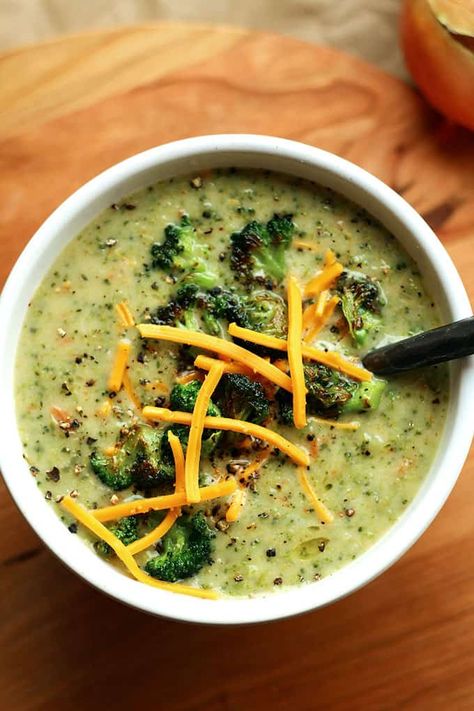 Creamy Vegan Broccoli Soup - ilovevegan.com #vegan Vegan Broccoli Soup, Vegan Broccoli, Cream Of Broccoli Soup, Soup Easy, Broccoli Soup, Vegan Soup Recipes, Vegan Soups, Juice Plus, Diet Vegetarian