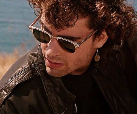 Jason Patric, Lost Boys Movie, The Lost Boys 1987, The Lost Boys, Vampire Movies, Lost Boys, Pose Reference Photo, Coming Home, Movies Showing