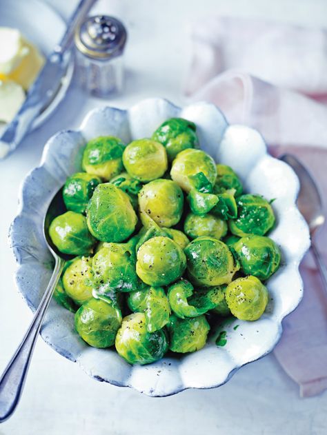 Mary Berry's Brussels sprouts recipe - Christmas cooking tips and advice from the Great British Bake Off star Christmas Dinner Trimmings, How To Cook Sprouts, Christmas Brussel Sprouts, Recipes Brussel Sprouts, Christmas Brussels, Mary Berry Christmas, Perfect Christmas Dinner, Mary Berry Recipe, Sprouts Recipe