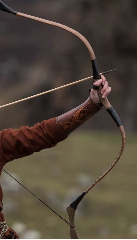 Bow And Arrow Aesthetic, Archery Photography, Archery Aesthetic, 20s Aesthetic, Twelve Dancing Princesses, Crown Aesthetic, Chinese Aesthetic, Anime Boy Hair, Archery Bows