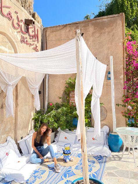 Arabian Tea House, Ancient Interior Design, Moroccan Terrace, Arabian Tea, Lemonade Tea Recipe, Bohemian Backyard, Tiny Garden Ideas, Moroccan Room, Garden Layout Vegetable