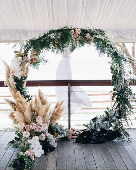 12 Australian Wedding Florists To Follow on Instagram Wedding Setup, Floral Wreath Wedding, Cheap Wedding Flowers, Australian Wedding, Cheap Flowers, Grass Wedding, Wedding Altars, Ceremony Arch, Ceremony Backdrop