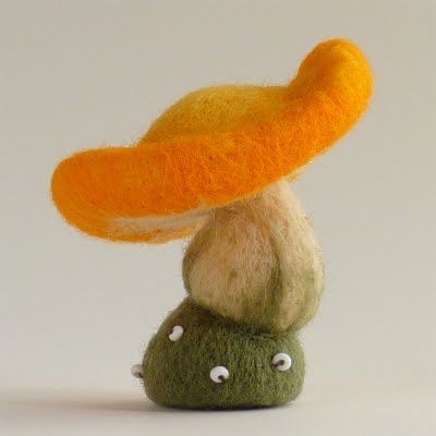 Needle Felted Toadstool Needle Felt Mushroom, Felted Plants, Felt Craft Projects, Felt Mushroom, Mushroom Crafts, Needle Felting Diy, Needle Felting Projects, Felting Tutorials, Cadeau Diy