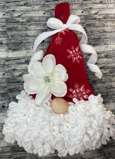 Grinch Diy, Gnomies Christmas, Gnome Ideas, Gnome Wreath, Holiday Gnomes, Sheep Crafts, Gnome Door, Snowman Hat, Handmade Christmas Crafts