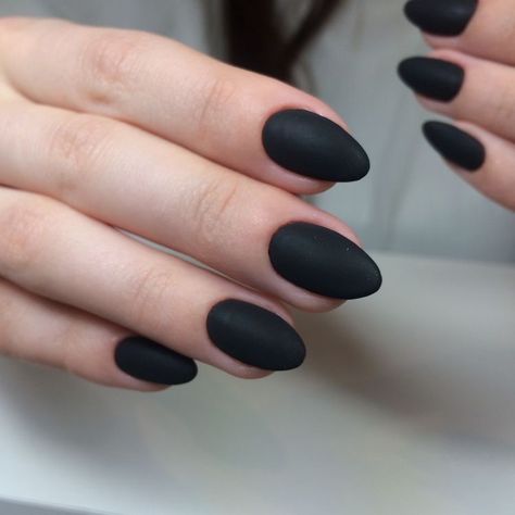 Black Nails Short, Black Almond Nails, Short Round Nails, Black Manicure, Almond Gel Nails, Witchy Nails, Short Almond Nails, Matte Black Nails, Nails Matte