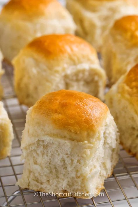 For a quick side of fluffy, homemade bread, this quick dinner rolls recipe is a must-try! Just mix yeast, milk, and butter into Bisquick, let the dough rise once, and you’ll have the best dinner rolls in no time. These rolls bake up light and airy, perfect for serving with a pat of butter, soup, salad, or almost any main meal. Leave the flour bag in the cupboard and skip the scratch recipe with this easy shortcut! #theshortcutkitchen Non Yeast Rolls, Bisquick Rolls Easy, Fleischmann's Rapid Rise Yeast Recipes, Rapid Rise Yeast Bread Recipes, Bisquick Rolls, Easy Dinner Rolls Recipe Quick, Yeast Rolls Recipe Homemade, Quick Rise Bread, Homemade Rolls Easy