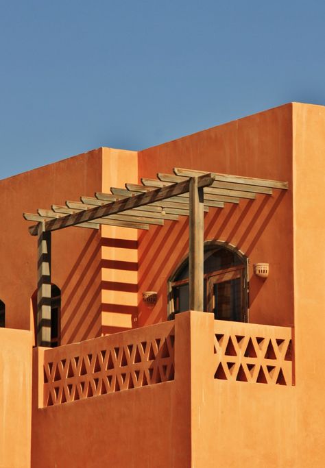 Balcony design ideas. Modern Nubian Architecture. El-Gouna, Egypt. #360DegreesAroundEgypt #ShareYourExperience #Nubian #Architecture Modern Nubian Architecture, El Gouna Aesthetic, Aswan Egypt Architecture, Nubian Architecture Modern, Nubian Aesthetic, Modern African Architecture, African Architecture Modern, Balcony Design Ideas Modern, Nubian Design