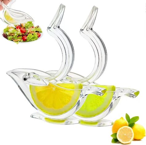 This manual lemon slicer uses a transparent bird shape design to make you more comfortable and save time and effort. Add a slice of lemon and gently squeeze the bird's tail. Fresh lemon juice comes out of the bird's mouth. You can enjoy your delicious drink in a flash with simple pressure. Perfect for crushing lemon slices, oranges, and grapefruits directly from the fruit. You can completely separate the juice from the sunflower seeds, and you can drink refreshing lemonade without any effort. Bar Gadgets, Lime Squeezer, Hand Juicer, Lemon Juicer, Citrus Squeezer, Manual Juicer, Lemon Squeezer, Fruit Juicer, Fresh Lemonade