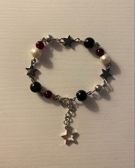 Red And Black Bracelets, Black Friendship Bracelet, Black Beaded Bracelet, Red Beaded Bracelet, Pretty Jewelry Necklaces, Red Bracelet, Black Beaded Bracelets, Magical Jewelry, Beads Bracelet Design