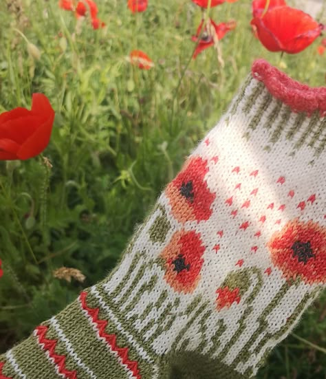 Ravelry: For The Love of Poppies by Jenny Blom Halling Tulip Socks Knitting, Floral Knitting Pattern, Hand Knitted Socks, Knitting Socks Patterns, Knitting Patterns Beginner, Knit Flower Pattern, Simple Knitting Projects, Punto Fair Isle, Colorwork Knitting Patterns