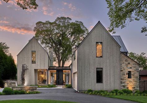 Scandinavian Farmhouse Exterior, Glass Corridor, Mountain Home Exterior, Scandinavian Farmhouse, Farmhouse Architecture, Modern Barn House, Cottage Exterior, Modern Farmhouse Exterior, Transitional House