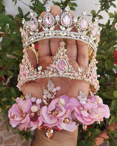 Crown For Quinceanera, Crown Quinceanera, Quince Crowns, Quinceanera Jewelry, Quinceanera Crown, Tiara Accessories, Crown Aesthetic, Tiaras Jewellery, Sell Dresses