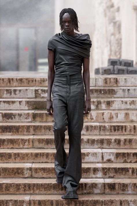 PFW: Rick Owens Spring/Summer 2024 Collection – PAUSE Online | Men's Fashion, Street Style, Fashion News & Streetwear Rick Owens Fashion, 2024 Menswear, Moda Paris, Formal Style, Fashion Show Collection, Spring 2024, 2024 Collection, Fashion Street, Fashion Week Spring