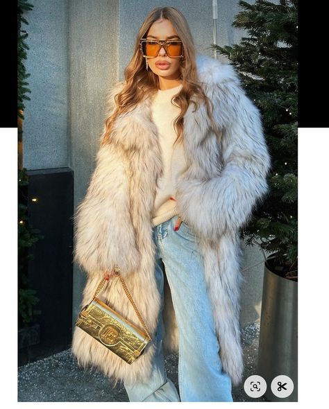 #furcoat #fox #recyclethefurcoat #recycle #trendy #vintagefashion #streetstyle #staywarm #canadianwinter Fur Coat 2023-2024, Glamour Winter Outfit, Oversized Fur Coat Outfit, Autumn Outfits Photoshoot, Canada Winter Fashion, Long Fur Coat Outfit, Fluffy Coat Outfit, Coats With Fur, Europe Winter Fashion