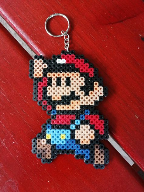 Llavero de Mario Bros, hama beads, perler, cuentas. Hama Keychains, Mario Bros Perler Beads, Patrones Hama Beads Ideas, Pixel Art Mario Bros, Hama Beads Mario, Hama Mario, Hama Beads Disney, Hama Beads Christmas, Mini Hama Beads