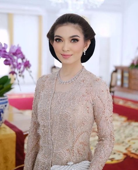 Kebaya Rose Gold, Wedding Kebaya, Tenun Lurik, Kebaya Lace, Kebaya Brokat, Filter Ig, Pretty Outfits, Batik, Dream Wedding