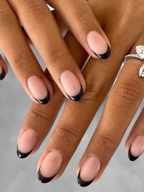 French Nails On Oval Nails, Short Rounded Nails French Tip, Nails Inspiration Gel Short, Short Dip With Tip Nails, Round Almond Nails Short Design, Oval Nails Black Tips, Short Oval Nails Color, Cute Short Nails Round, Short Work Nails Acrylic Almond