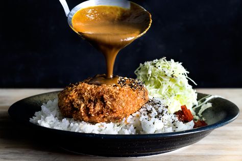 Menchi katsu Croquette Japanese, Japanese Curry Sauce, Menchi Katsu, Japanese Croquette, Juicy Hamburgers, Katsu Curry, Pasta Rice, Japanese Curry, French Dip Sandwich